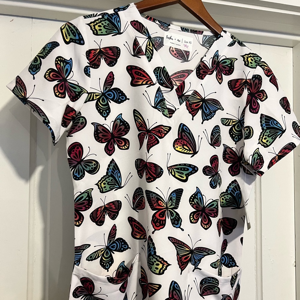 Tasha + Me Floral Butterfly Scrub Top Size XS